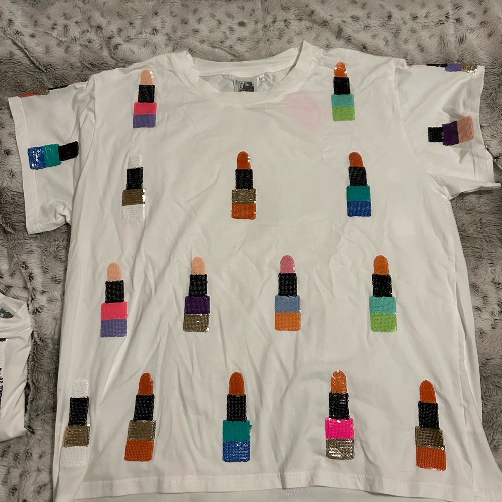 Queen of Sparkles lipstick Shirt NWT